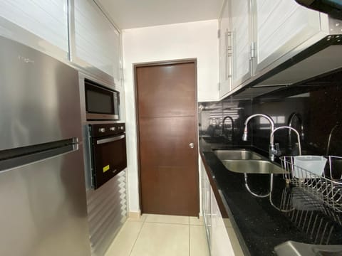 Kitchen or kitchenette, minibar, pet friendly, stove