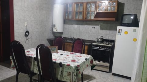 Kitchen or kitchenette, Living room, Dining area, pet friendly, stove