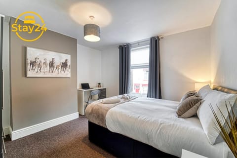 Cosy Carlton House in Stoke-on-Trent