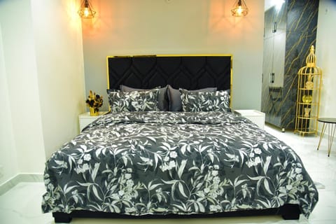 Chic Noir 1 Bedroom Apartment Gulberg Condo in Lahore