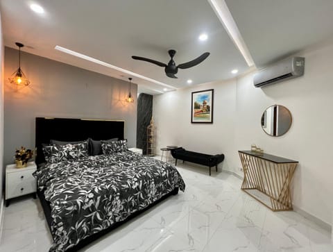 Chic Noir 1 Bedroom Apartment Gulberg Condo in Lahore