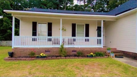 B1 Guest House House in Fayetteville