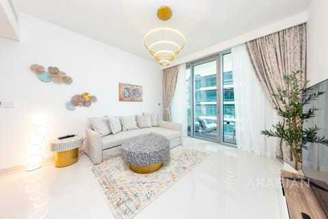 Brand New 2BR Apt with Palm Views and Private Beach - High Floor Condo in Dubai