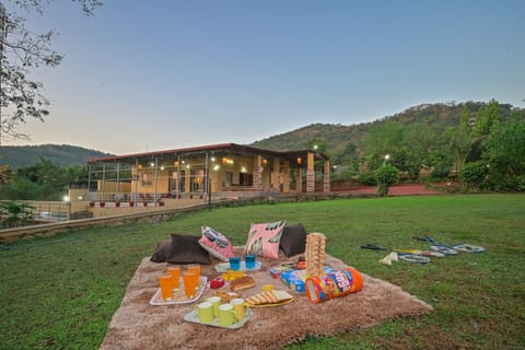 Day, Natural landscape, Garden, Food, Garden view, Mountain view, Drinks