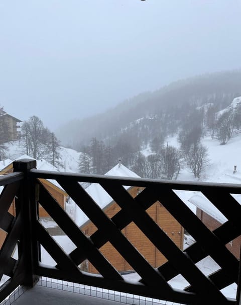 Studio 4 couchages avec parking et balcon, au pied télésiège et vente forfaits à La Foux d'Allos Condominio in Allos