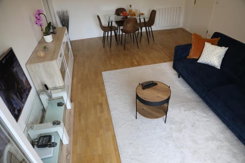 Communal lounge/ TV room, TV and multimedia, Living room