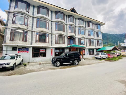 Hotel Hamta View Manali !! Top Rated & Most Awarded Property in Manali !! Vacation rental in Manali