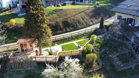 Property building, Garden, Sauna, Seating area, Garden view