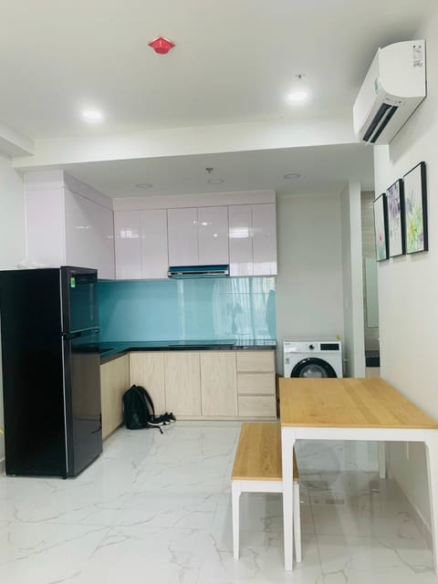 Kitchen or kitchenette, Dining area, stove, air conditioner