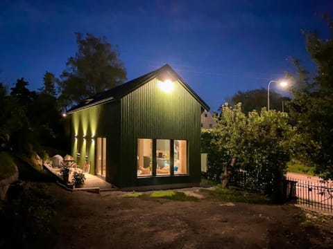 The Green House, 10 min från city Villa in Stockholm