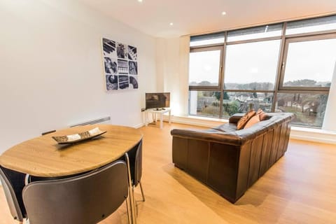 Stylish Heron Apartment, 2 Beds, by CWP (Bedford) Apartamento in Bedford