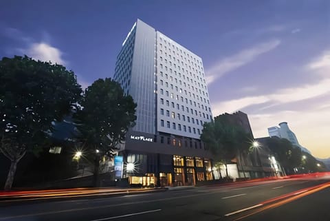 Property building, Facade/entrance, Night