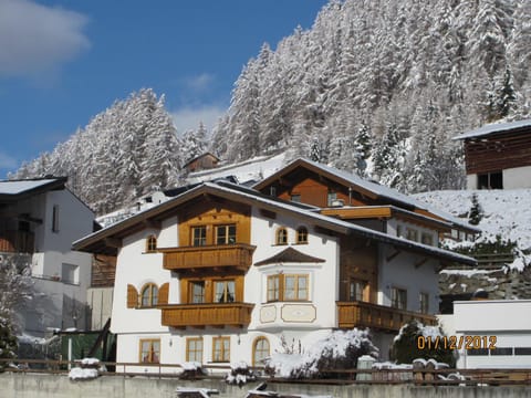 Facade/entrance, Winter