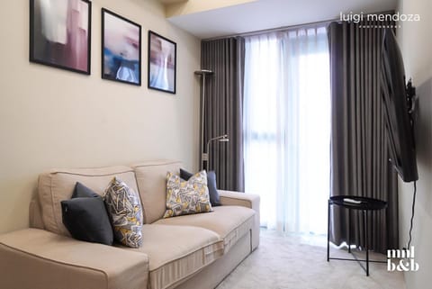 Cozy 1BR in Uptown Parksuites T2 bgc Tag Condo in Makati