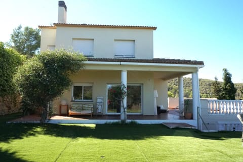 Property building, Day, Garden, Garden view