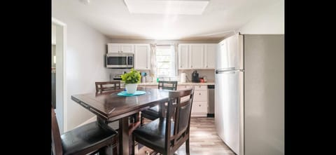 Kitchen or kitchenette, Dining area, dishwasher, oven, stove