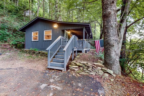 Cozy Cabin Haus in Brushy Fork