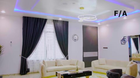 Favourite Luxury 3 Bedroom Apartment Eigentumswohnung in Lagos