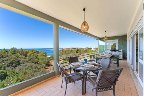 Natural landscape, View (from property/room), Balcony/Terrace, Dining area, Sea view