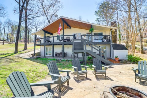 Spacious Greers Ferry Lake House with Grilling Deck! Casa in Greers Ferry Lake