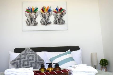 Fully Furnished City Centre 2Bed 2Bath Apartment with Parking Rooftop Terrace Communal Lounge 10 mins to Ascot Racecourse Legoland Pets are allowed Condominio in Bracknell