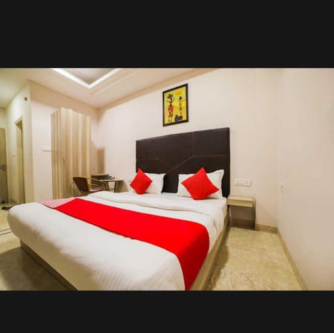 OYO Hotel Divyansh Plaza Hotel in Noida