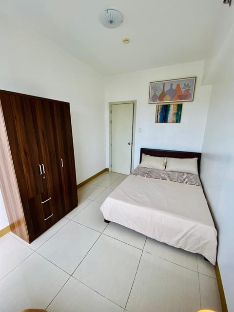 Luxury Two Bedroom with Balcony in SOUTH RESIDENCE of Las Pinas Copropriété in Las Pinas