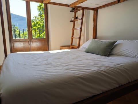 Bed, Garden view, bunk bed