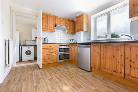 Kitchen or kitchenette, dishwasher, oven, pet friendly, stove, toaster, washing machine