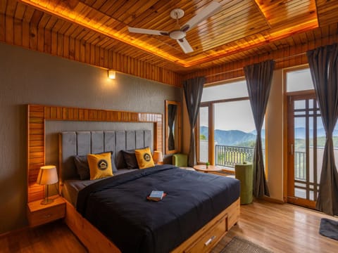 Bed, Natural landscape, Photo of the whole room, Bedroom