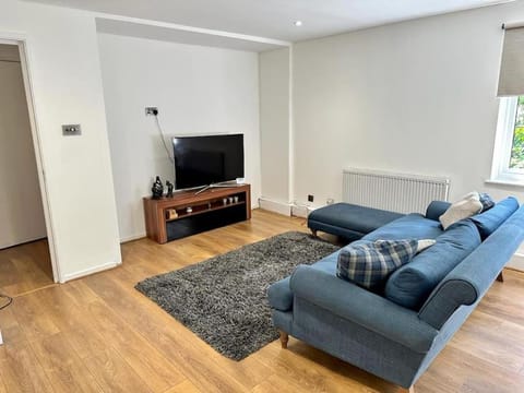 Spacious 2-bed flat with free parking Eigentumswohnung in Croydon