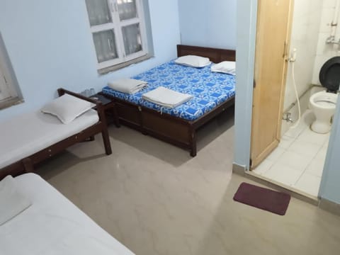 Centerpoint Guest House Bed and Breakfast in Kolkata