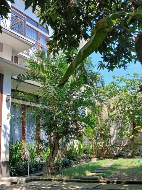 Property building, Day, Garden, Garden view