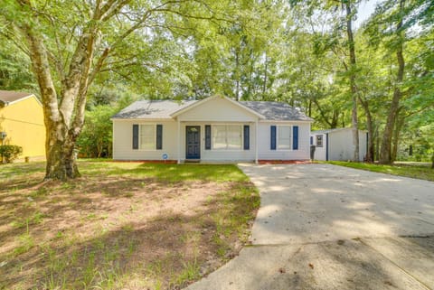 Tallahassee Home with Private Deck 4 Mi to Downtown House in Tallahassee