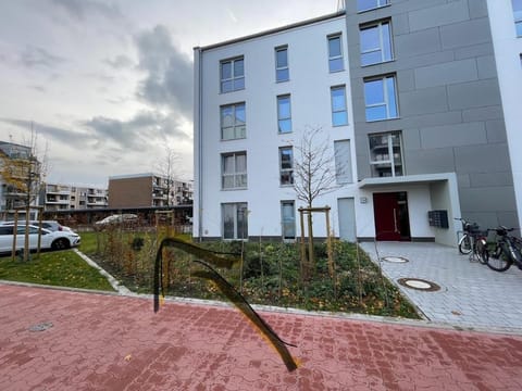 Property building, Neighbourhood, Street view, Location, Parking