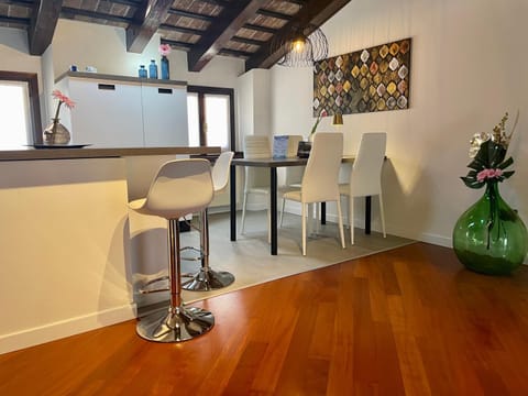 Living room, Seating area, Dining area, kitchen