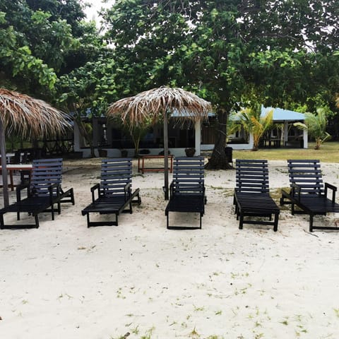 Pom-Pom Celebes Beach Resort邦邦岛西里伯斯度假村 Hotel in Sabah