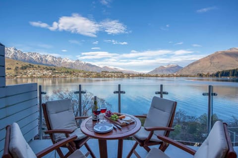 Natural landscape, Balcony/Terrace, Lake view, Mountain view