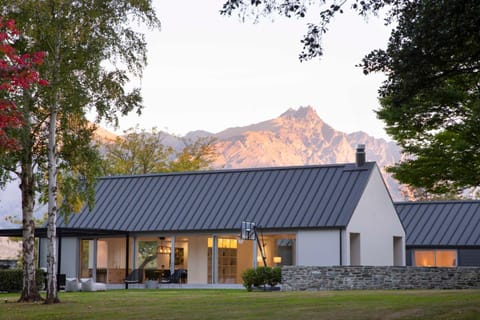 Arrow Wood - Minutes to Arrowtown, Golf and Wineries - Luxury Living House in Arrowtown