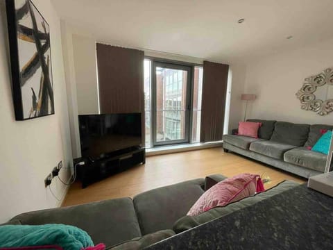 Lovely modern 2 bed apartment - Goldington Road Condo in Bedford