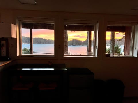 The Starboard Side Room - Cliffside, Ocean Views House in Kodiak