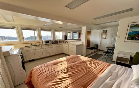 The Starboard Side Room - Cliffside, Ocean Views Haus in Kodiak