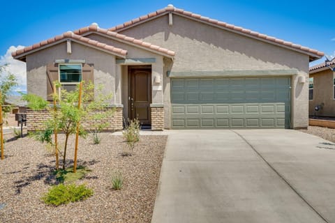 Modern Tucson Retreat with Patio and Community Pool! House in Tucson