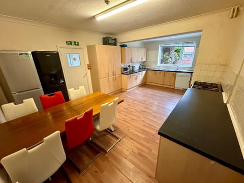 Dining area, kitchen