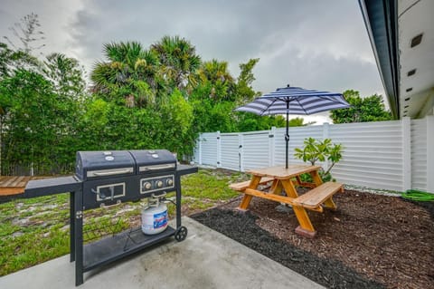 Sunny Florida Escape with Patio, Grill and Fire Pit! House in Naples