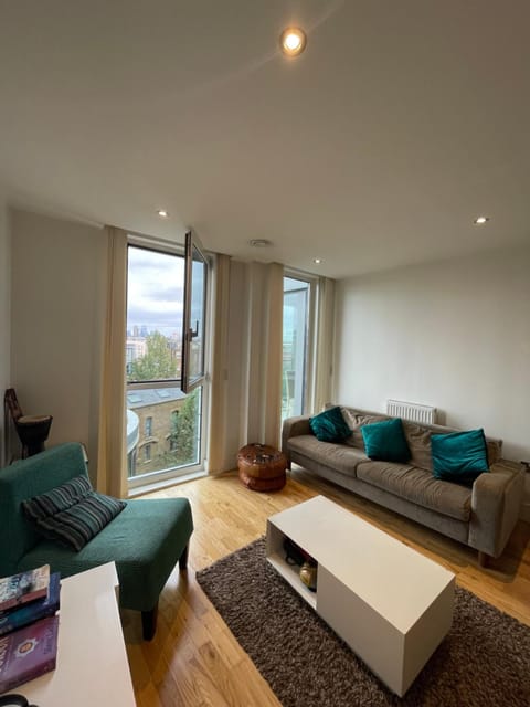 Sleek & Sunny 1BD Flat Near Greenwhich - Deptford! Apartment in London Borough of Lewisham