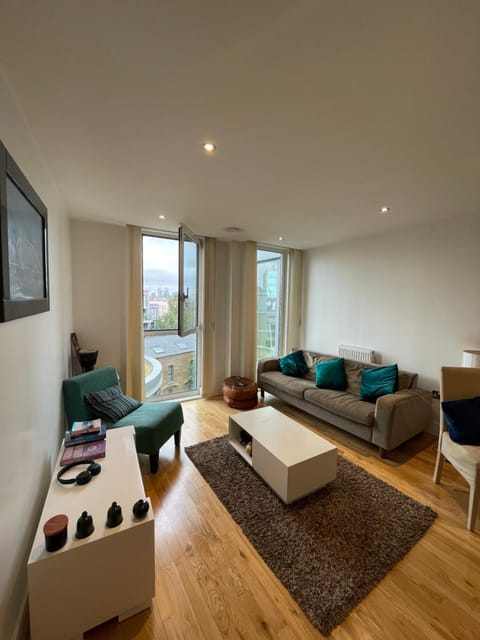 Sleek & Sunny 1BD Flat Near Greenwhich - Deptford! Apartment in London Borough of Lewisham