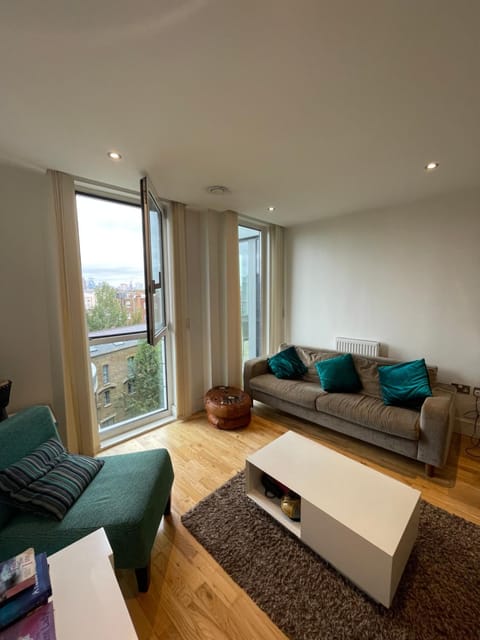 Sleek & Sunny 1BD Flat Near Greenwhich - Deptford! Apartment in London Borough of Lewisham