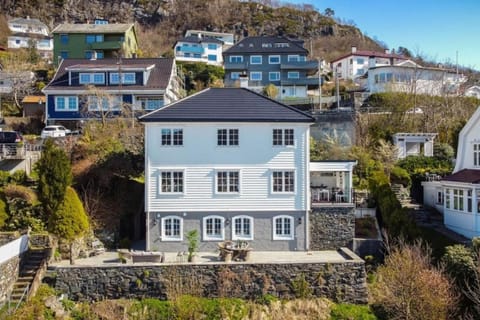 Property building, Neighbourhood, Natural landscape, City view