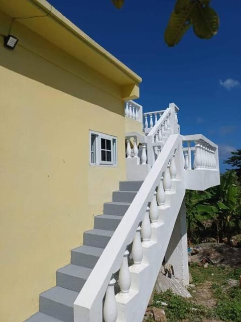Full 3 BD Home w/Oceanviews and AC in all rooms. House in Portland Parish